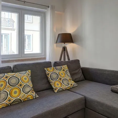 Mouraria House And Quiet With A Balcony *