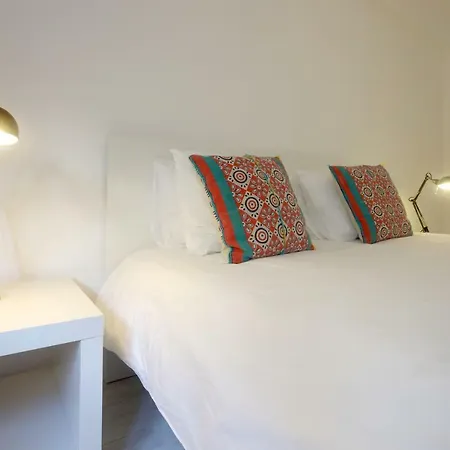 Apartment Mouraria House And Quiet With A Balcony