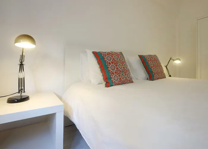 Apartment Mouraria House And Quiet With A Balcony