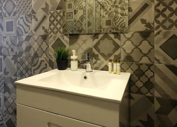 Apartment Mouraria House And Quiet With A Balcony