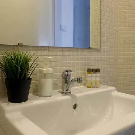 Mouraria House And Quiet With A Balcony